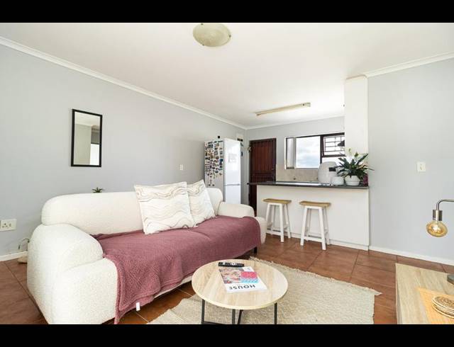 2 BEDROOM APARTMENT FOR SALE IN VREDEKLOOF EAST